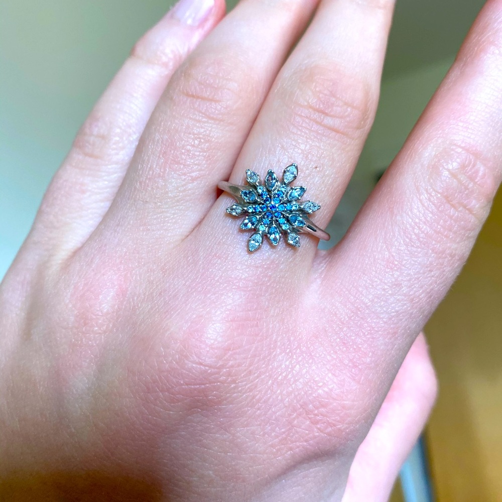 ❌❌SOLD❌❌VINTAGE snowflake Pandora ring